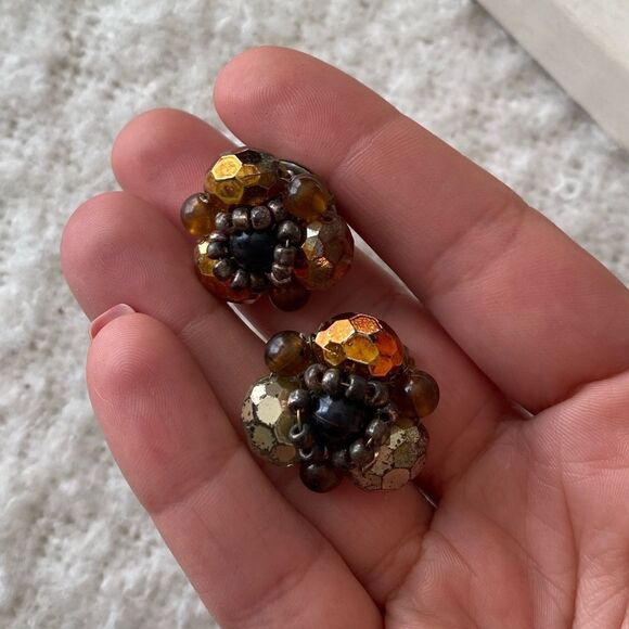 Vintage 1960s Gold and Silver Bead Cluster Clip-On Earrings - Picture 3 of 4